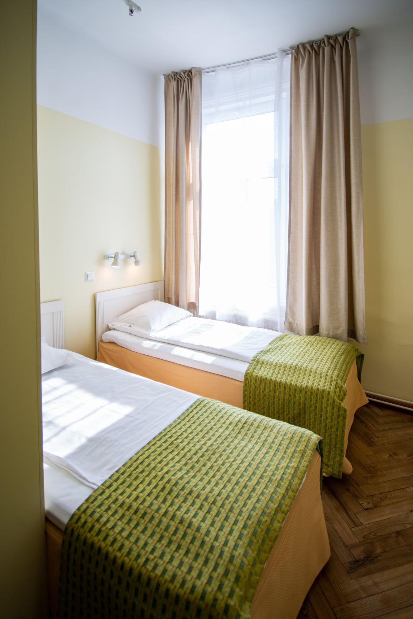 Economy Hotel Tallinn Extérieur photo