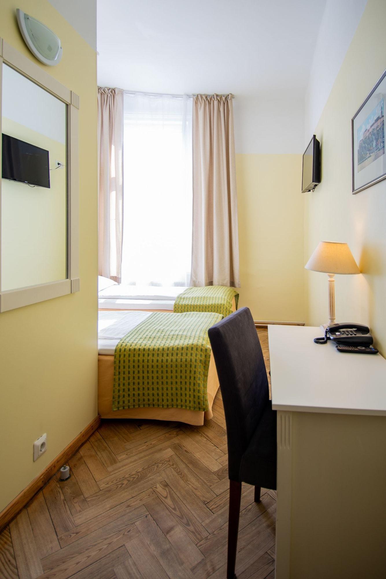 Economy Hotel Tallinn Extérieur photo