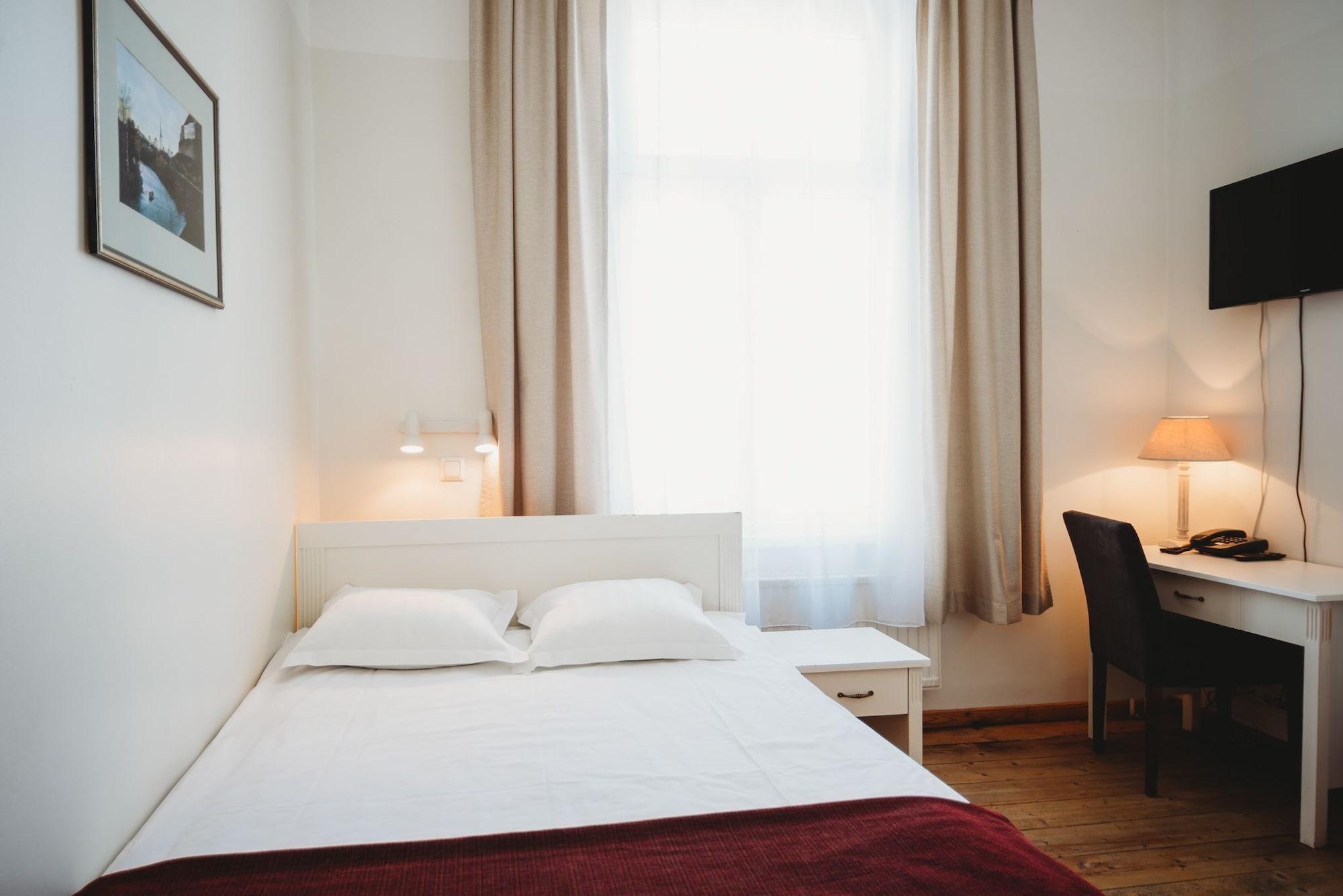 Economy Hotel Tallinn Extérieur photo