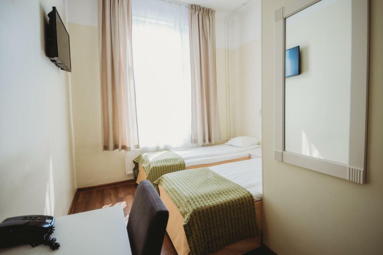 Economy Hotel Tallinn Extérieur photo