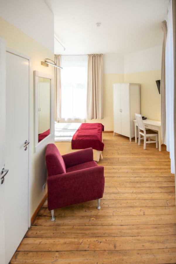Economy Hotel Tallinn Extérieur photo